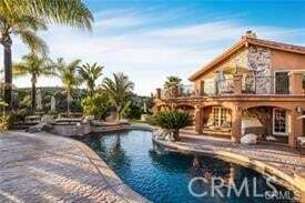 Building Photo - 2440 Los Alisos Dr