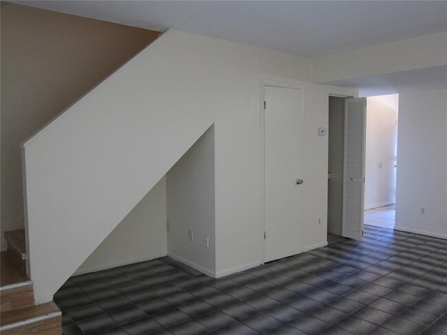 Building Photo - 6417 SW 9th Ave