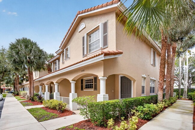 Building Photo - 1418 W Wickham Cir