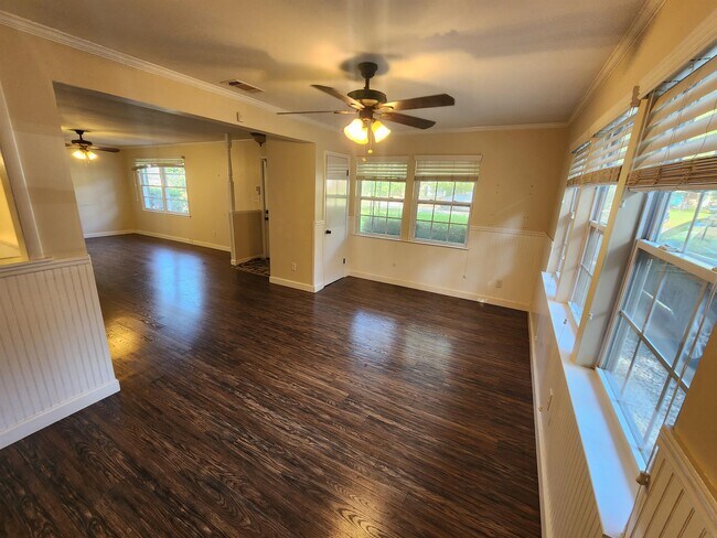Building Photo - 5014 Spartan Dr