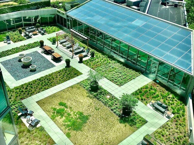 Building Photo - 1720 Maple Ave