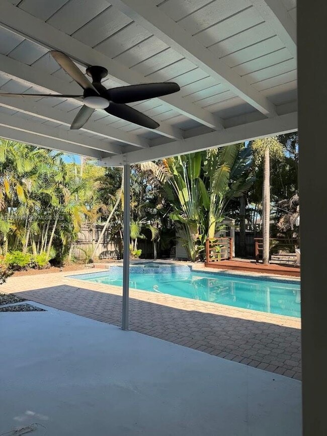 Building Photo - 1811 N 40th Ave