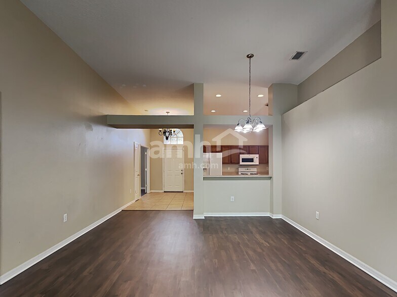 Building Photo - 7014 Monarch Park Dr