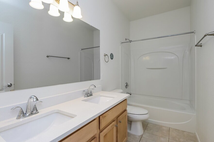 Building Photo - 153 E Dry Creek Rd