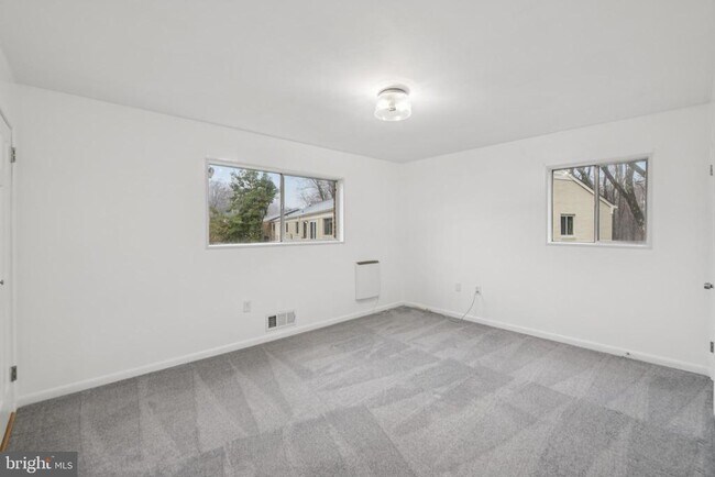 Building Photo - 10607 Weymouth St