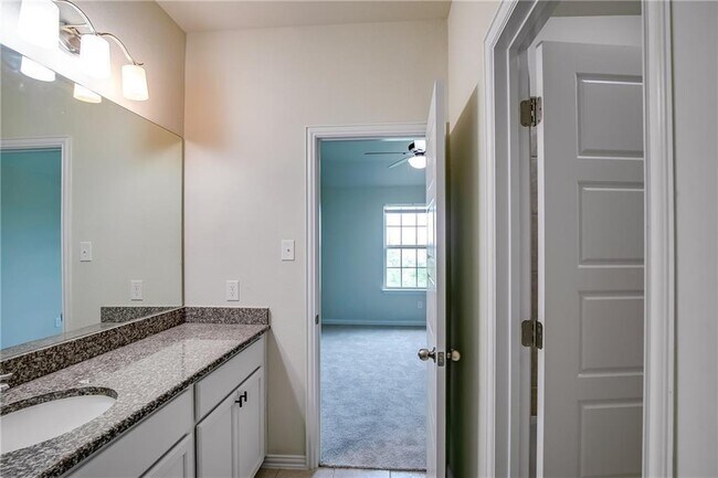 Building Photo - 226 Hot Spring Valley