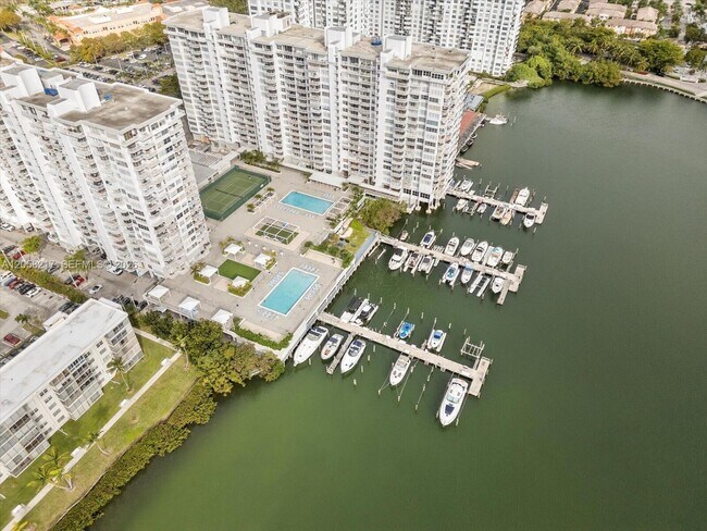 Building Photo - 18071 Biscayne Blvd