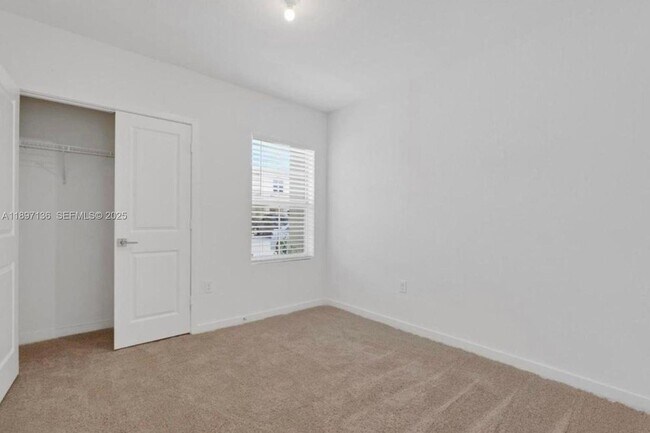 Building Photo - 449 NE 4th Terrace