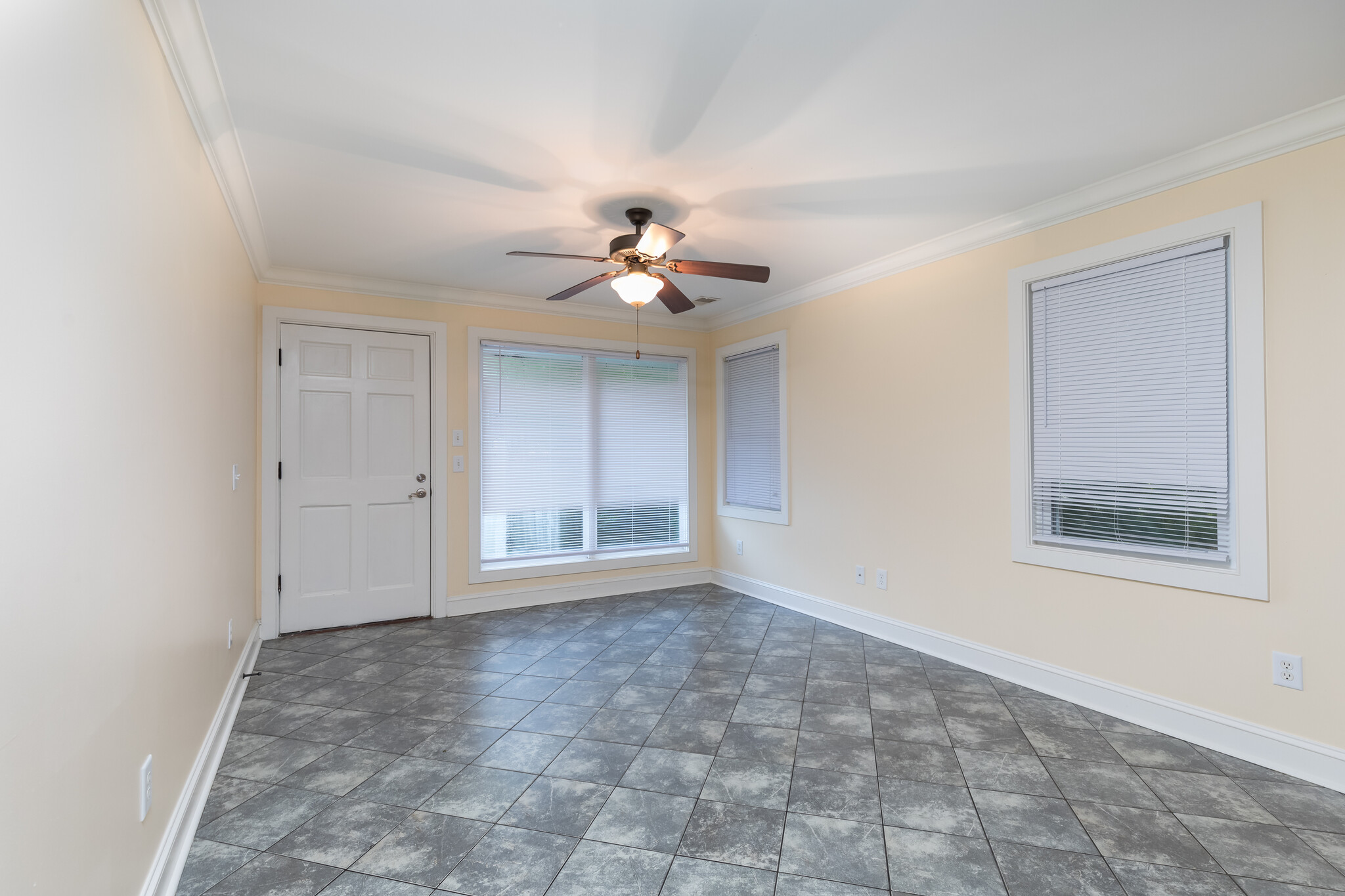 Living Room - 424 Howle Ave