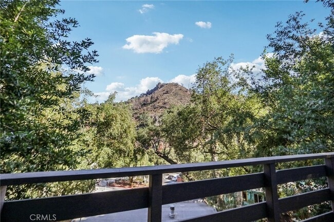 Building Photo - 432 Fernwood Pacific Dr