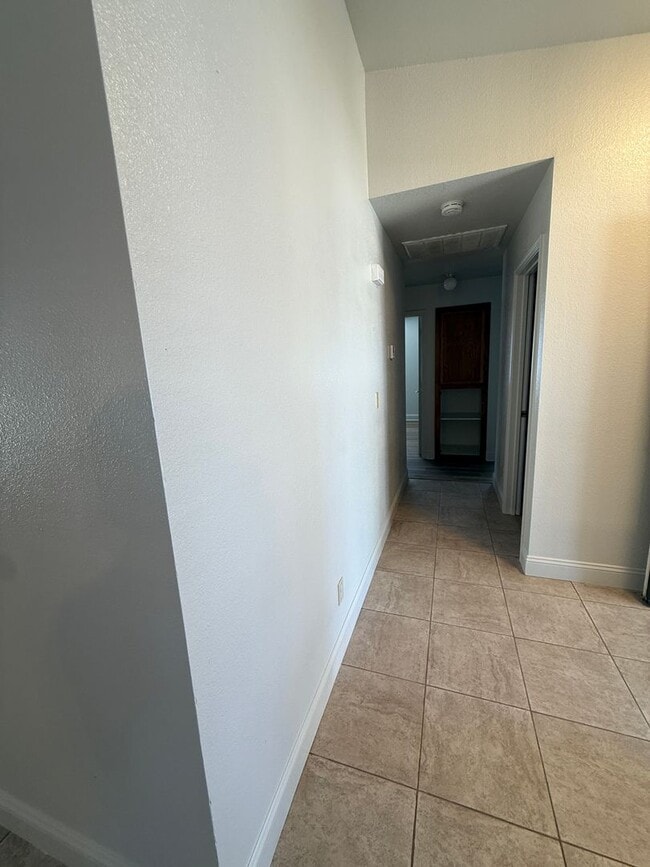Building Photo - Prime Location 3 Bed 2 Bath Updated Home!