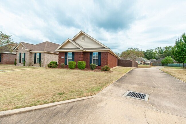 Building Photo - 8740 Lindsey Ln