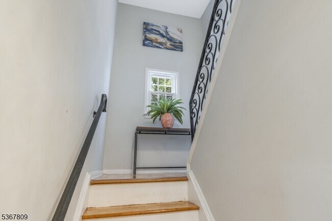 Building Photo - 9 Westervelt Pl