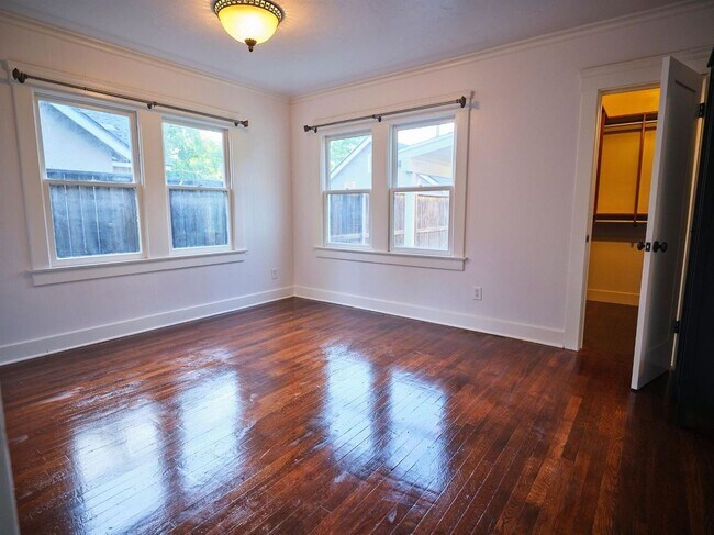 Building Photo - Charming 3 Bedroom in Historical Tower District