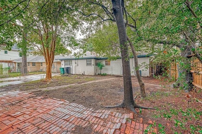 Building Photo - 1831 De Milo Dr