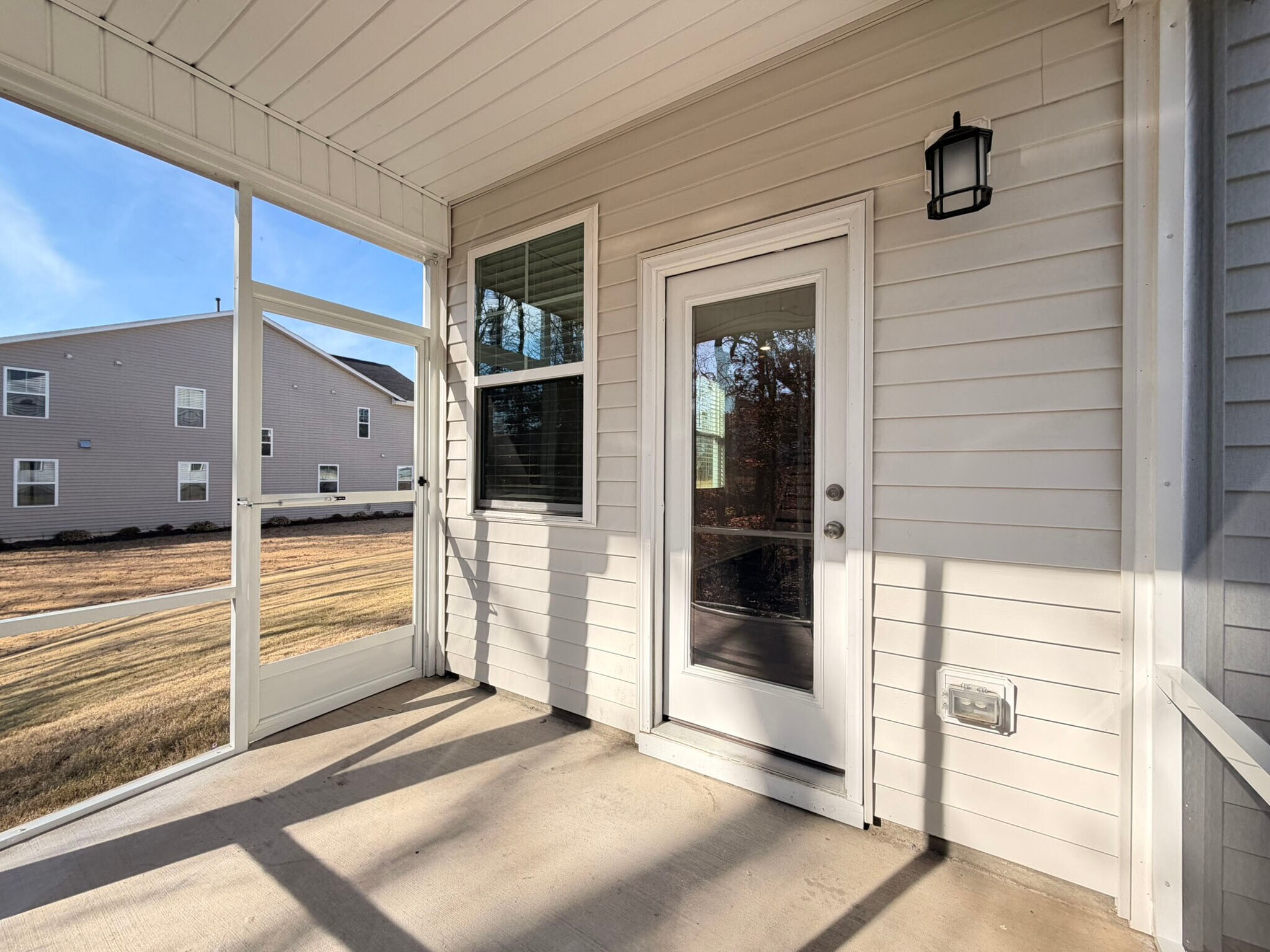 Building Photo - 400 Hazy Hills Ln