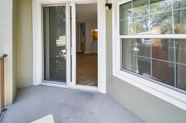 Building Photo - 2005 Mariposa Vista Ln