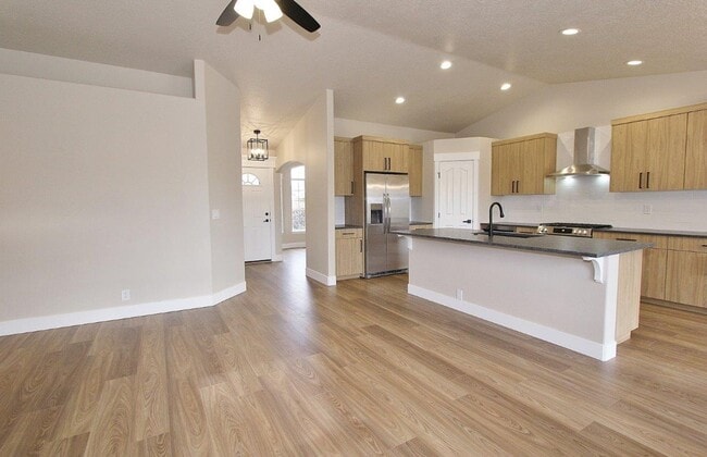 Building Photo - Immaculate Single-Level Home