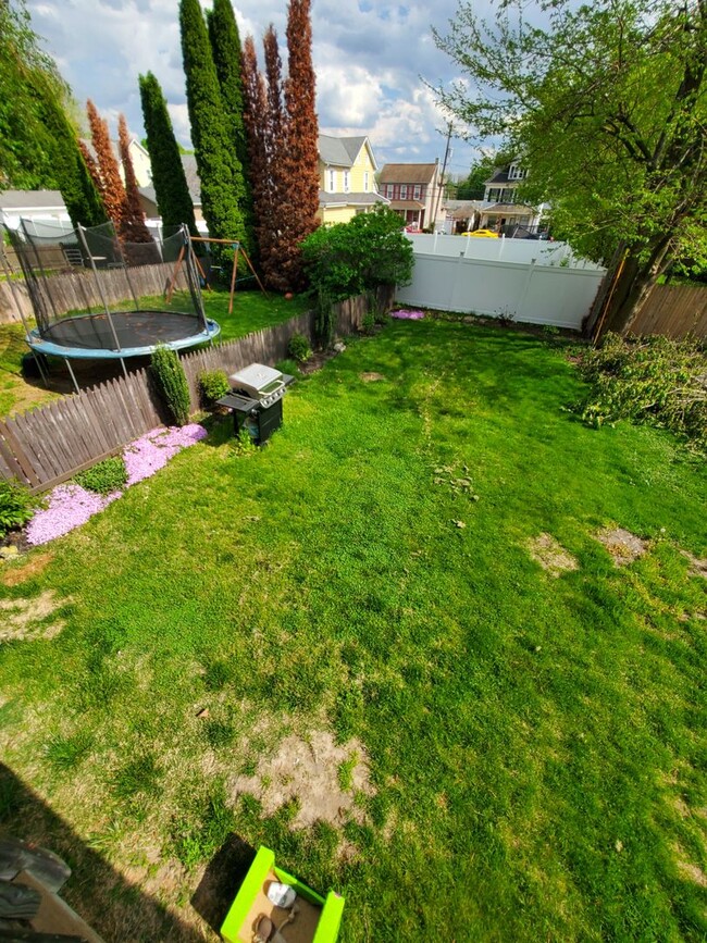 Building Photo - Slate Belt 3 Bedroom 1.5 Bath Home in Pen ...