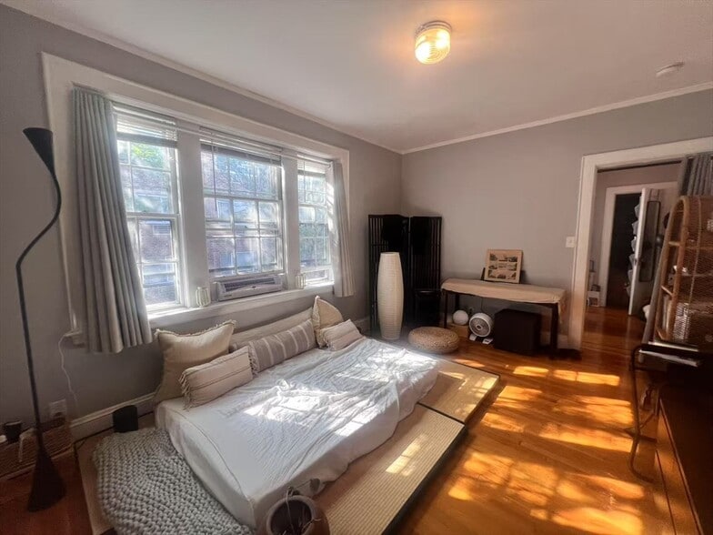 Building Photo - 284 Harvard St