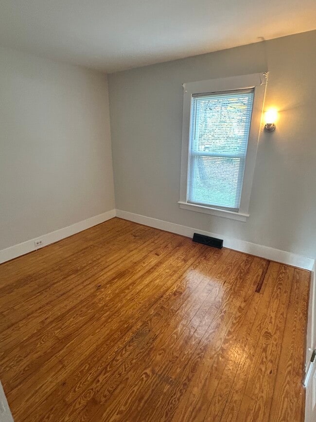 Building Photo - 26 Pearl St