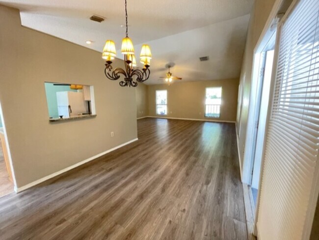 Building Photo - 9332 Trevarthon Rd