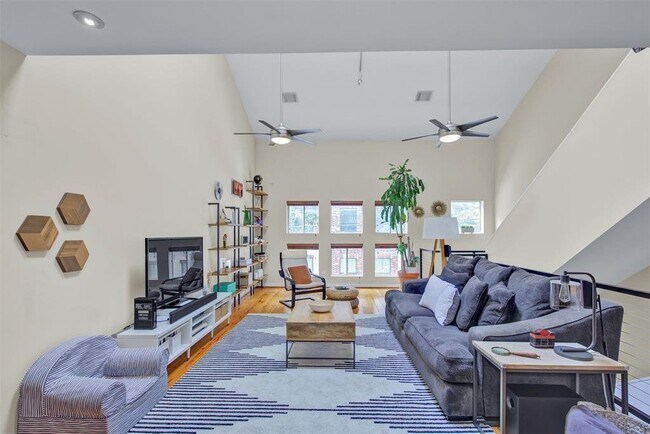 Building Photo - 918 Ruthven Street, Houston, TX 77019 - 2 ...