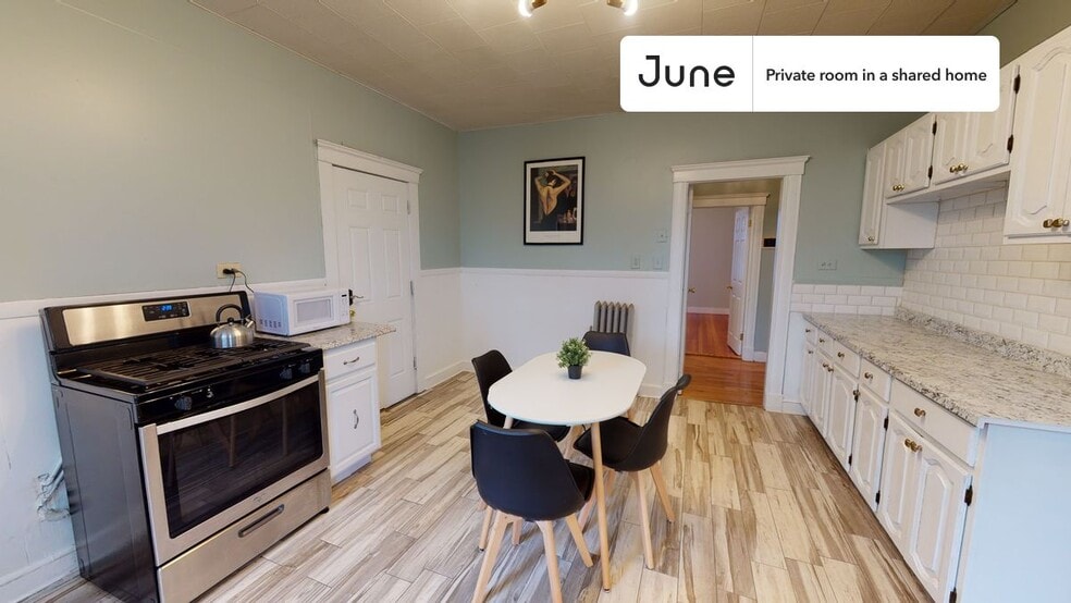 Building Photo - Room in Shared 4 bed/1 bath home in Dorchester Center