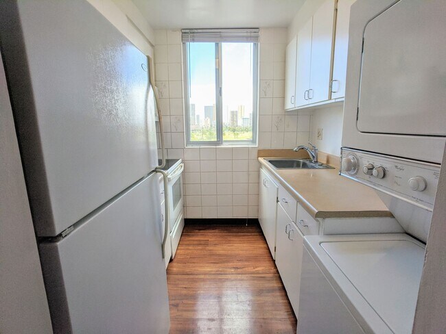 Building Photo - Golf Course, DH View 2 BR / 2 Bath w/2 Assigned Parking @ Fairway House