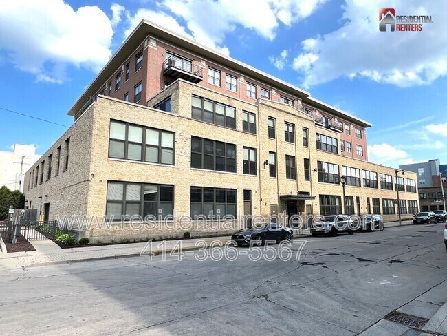 Building Photo - 1924 N Hubbard St