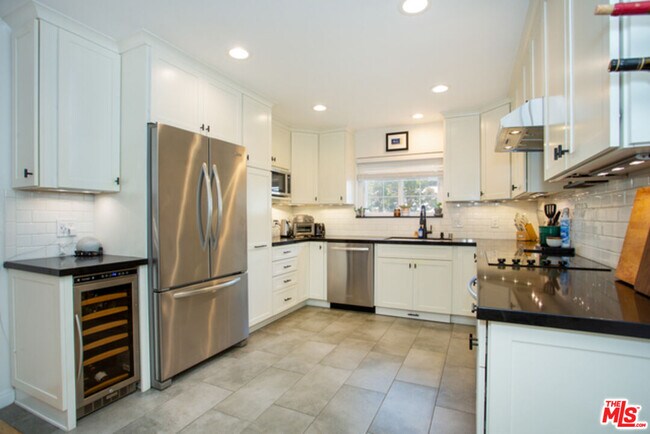 Building Photo - 8130 Redlands St