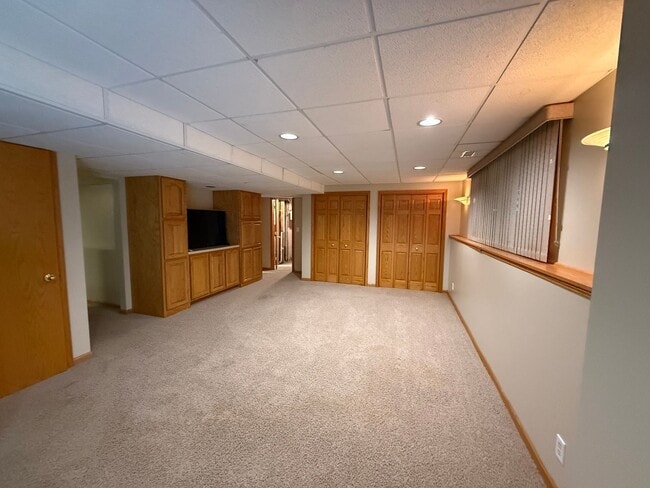 Building Photo - Beautiful single family home!
