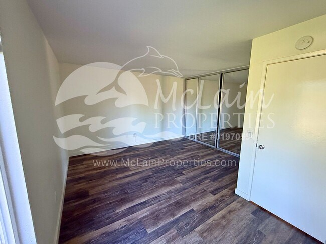 Building Photo - The Grove 2bd/1ba, Corner Unit