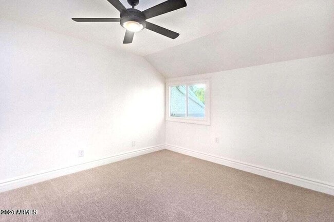 Building Photo - 1530 S River Dr