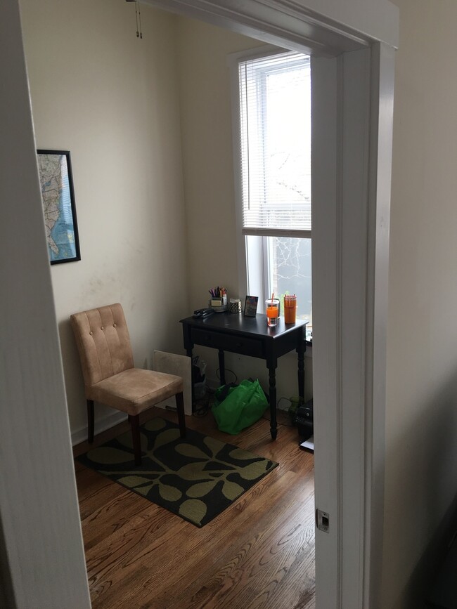 Building Photo - 1645 W Huron St