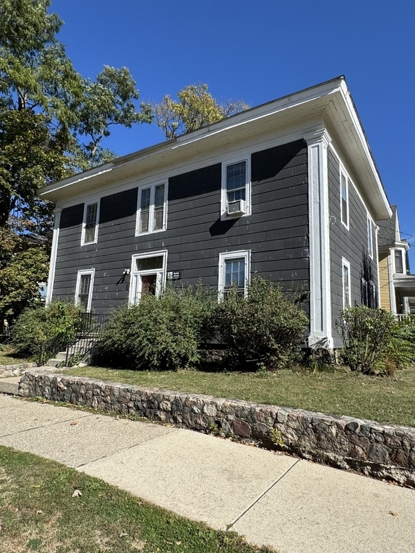 Building Photo - 406 N State St