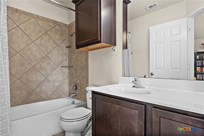 Building Photo - 606 Cody James Dr