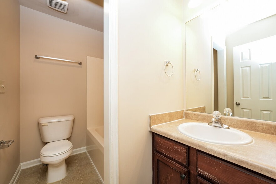 Building Photo - 2279 Baywood Tree Ln SW