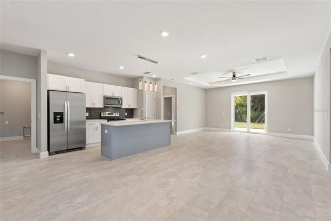 Building Photo - 3707 Fontainebleau St