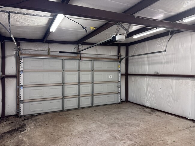 Building Photo - 2118 Westbrook Ave