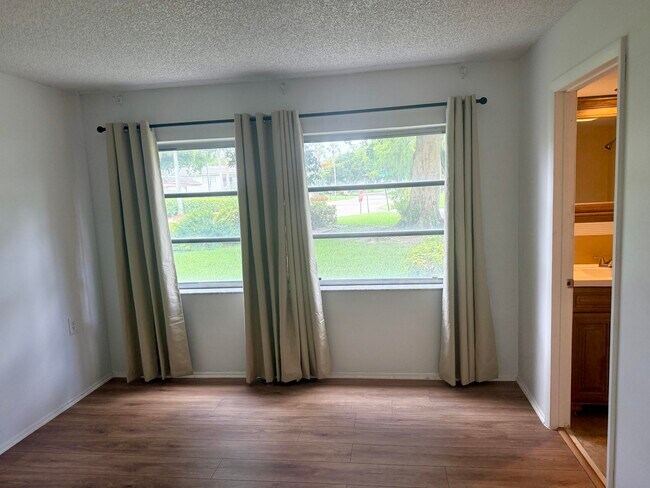 Building Photo - 4602 Martinique Way