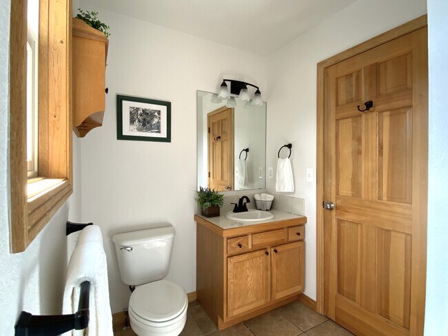 Building Photo - 28 Valley View Ln