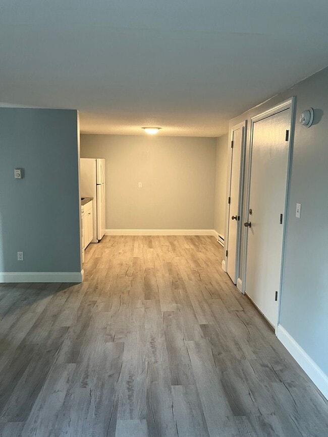 Building Photo - 11 Linwood Ave
