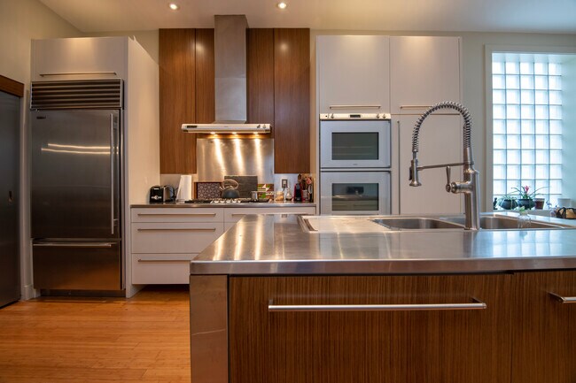 Primary Photo - 2363 Champlain St NW