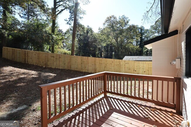 Building Photo - 1508 Peachcrest Rd