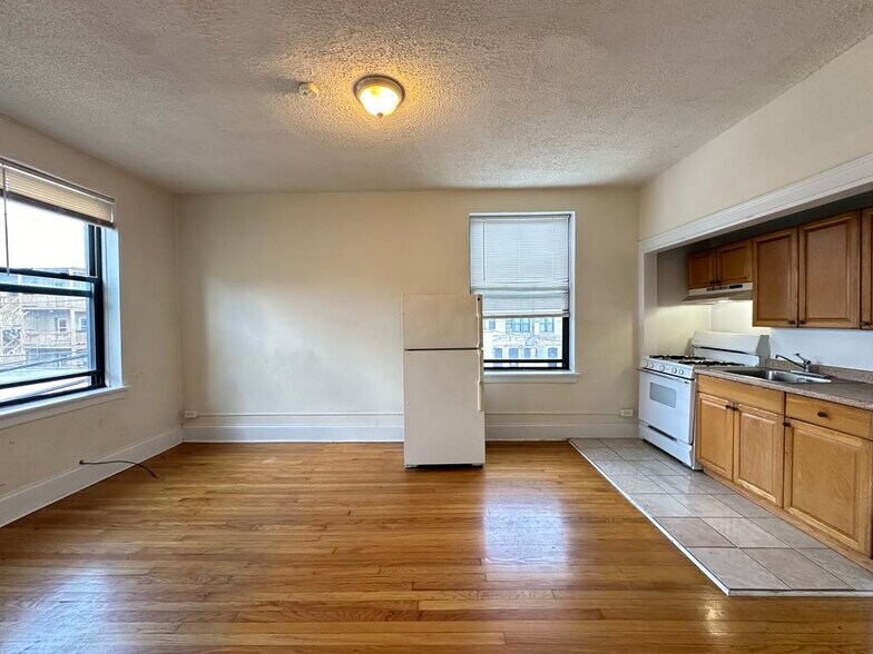 Building Photo - 2737 N Spaulding Ave