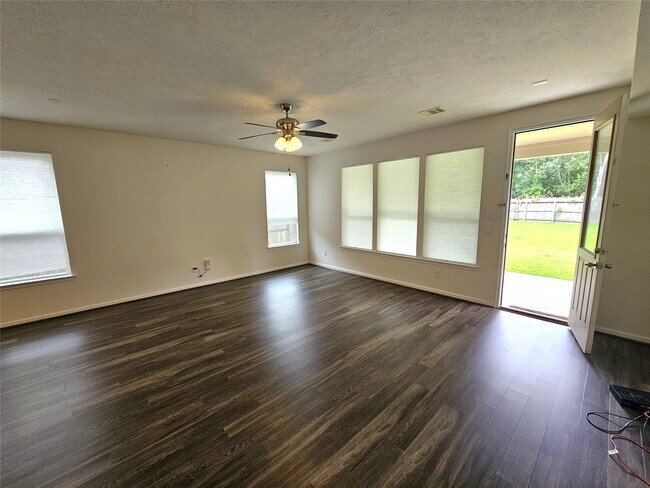 Building Photo - 3318 Regal Park Ln