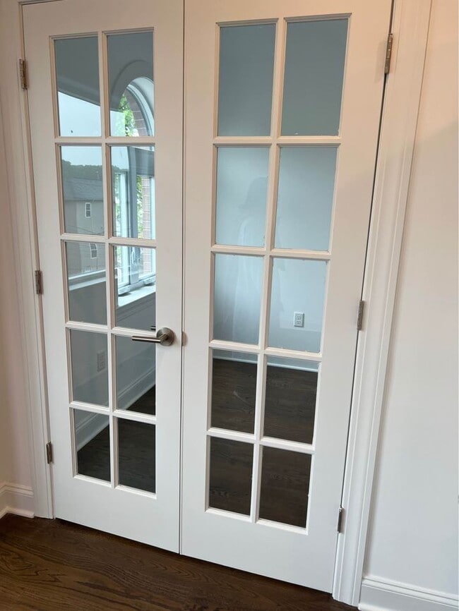 Building Photo - 16 Stevens Ave