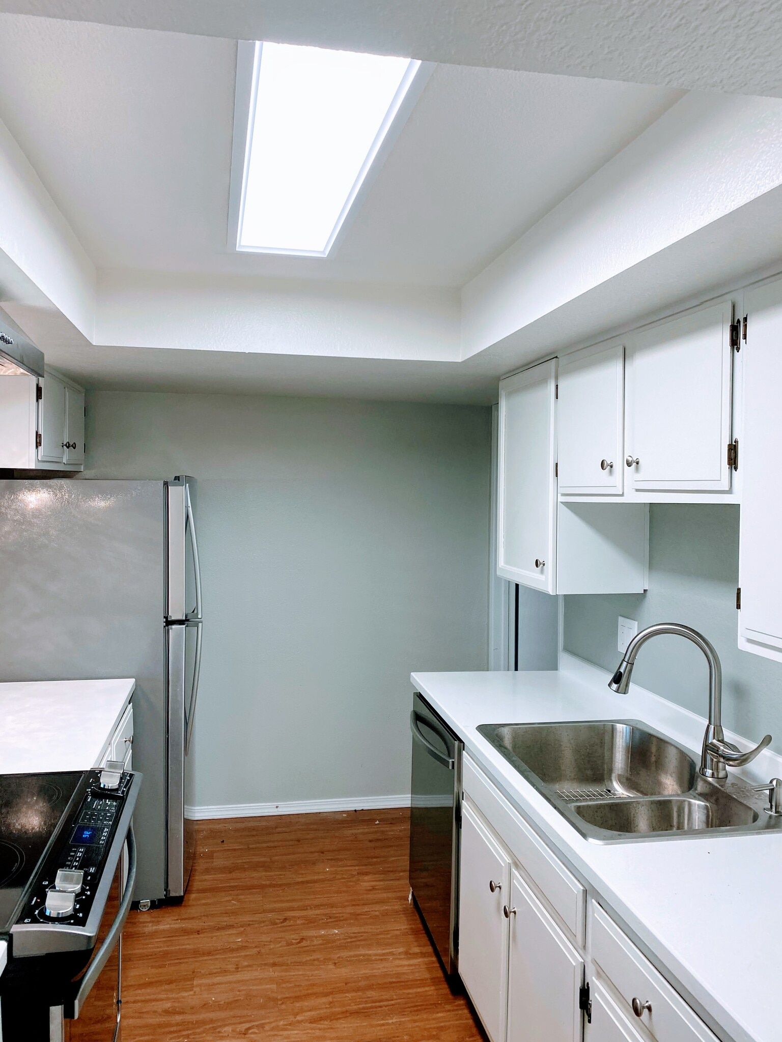 New appliances and remodeled kitchen - 340 SE Donnelly Ln