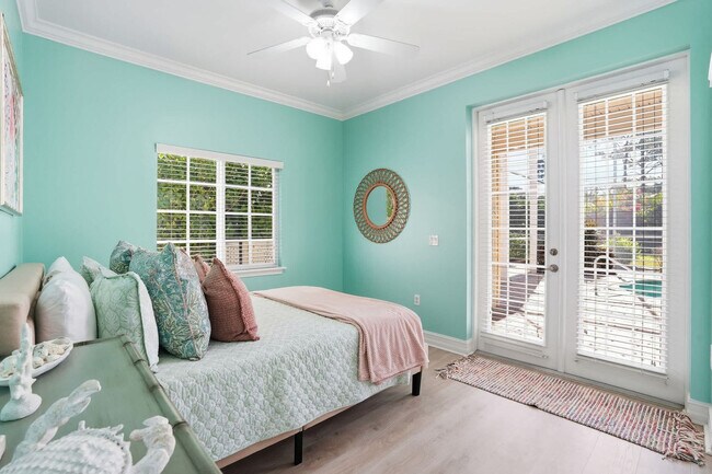 Building Photo - 3011 Pine Tree Dr